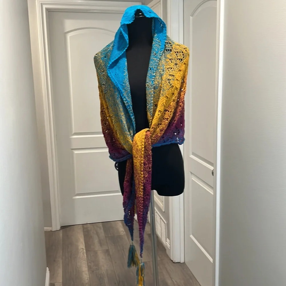 Rare Handcrafted MulticolorTriangle Wrap - Picture 7 of 7